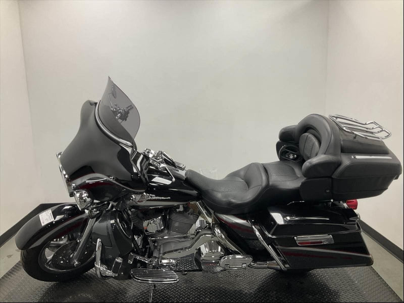 Harley-Davidson Motorcycle 2006 Harley-Davidson Screamin' Eagle Electra Glide Ultra Classic® FLHTCUSE CVO in Excellent Condition w/ Extras! $10,995 (Sneak Peek Deal)
