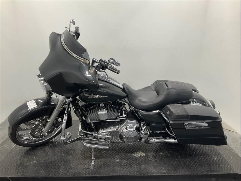 2009 Harley Davidson Touring Street Glide FLHX 21