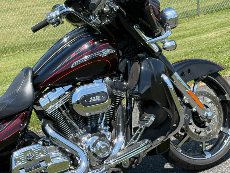 2011 Harley Davidson Screamin' Eagle Street Glide FLHXSE2 CVO 110