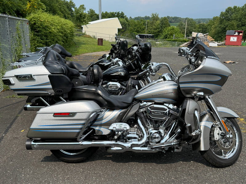2016 Harley-Davidson Screamin' Eagle CVO Road Glide Ultra FLTRUSE