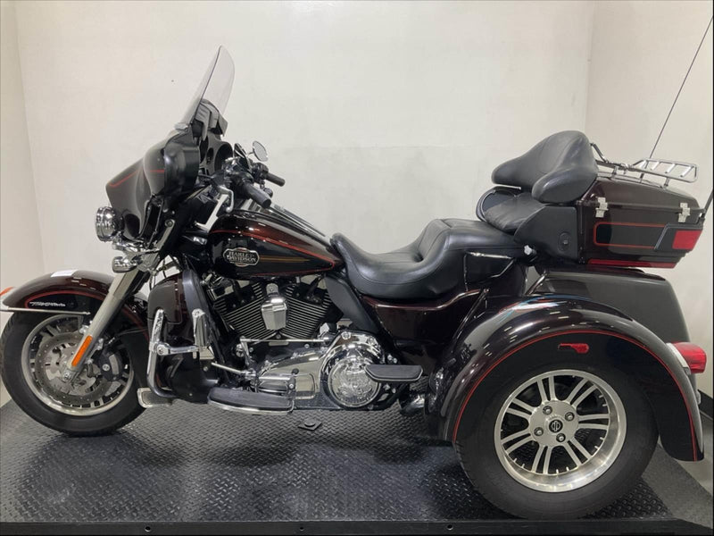 2011 Harley-Davidson Tri Glide Ultra Classic FLHTCUTG Trike One Owner w/ Many Extras! $22,500 (Sneak Peek Deal)