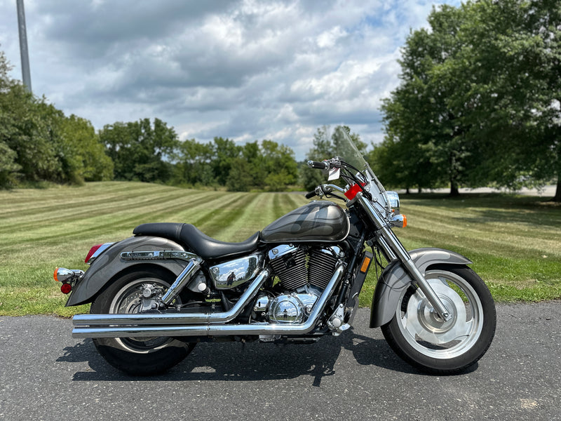 2011 Honda Shadow Sabre VT1100C2 Metric V-Twin Cruiser Clean Carfax! - $2,995