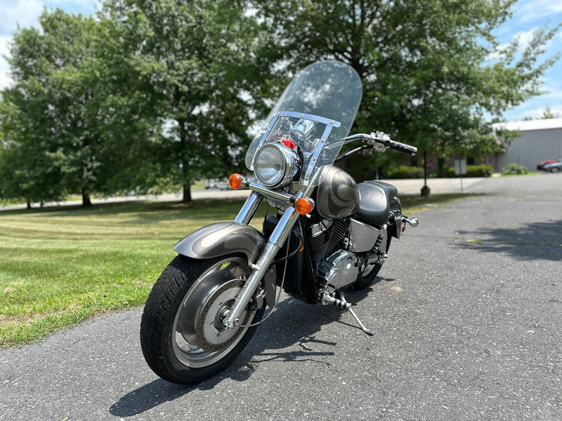 2011 Honda Shadow Sabre VT1100C2 Metric V-Twin Cruiser Clean Carfax! - $2,995