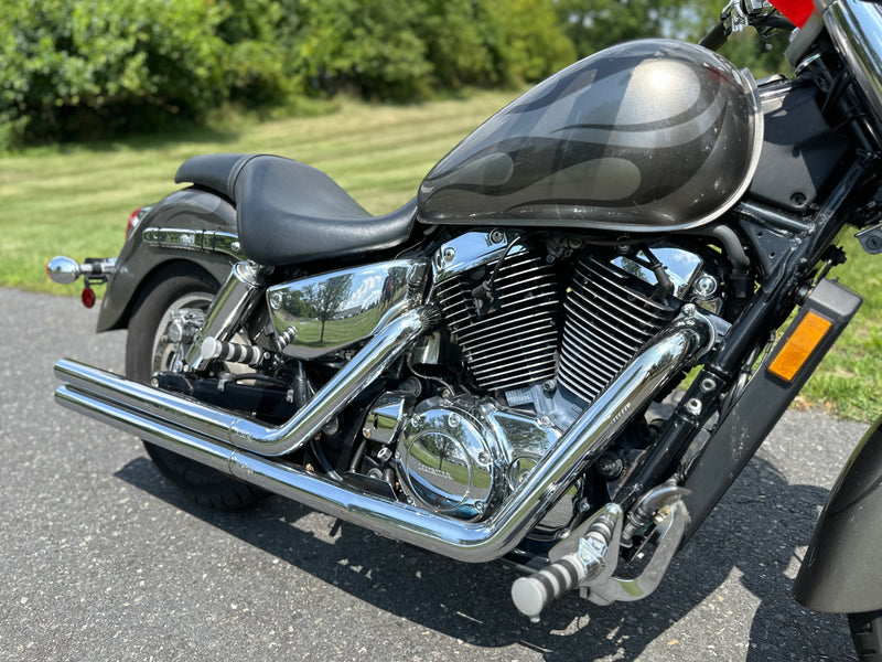 2011 Honda Shadow Sabre VT1100C2 Metric V-Twin Cruiser Clean Carfax! - $2,995