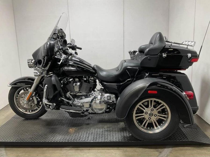 2017 Harley-Davidson Tri Glide Ultra FLHTCUTG M8 Touring Trike One Owner w/ Low Miles $23,995 (Sneak Peek Deal)