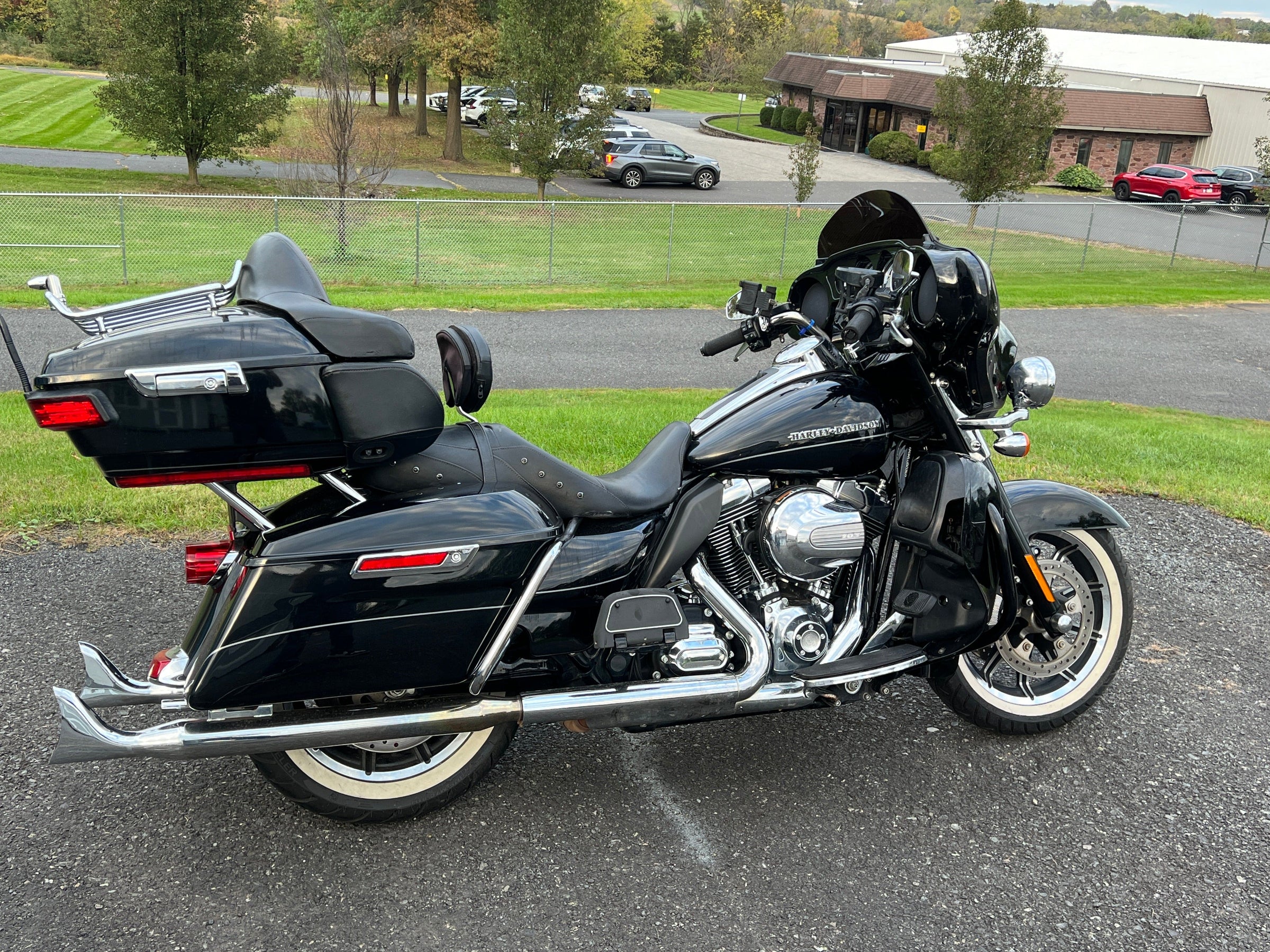 2014 HarleyDavidson Ultra Classic Limited FLHTK 103" 6Speed w/ Extra