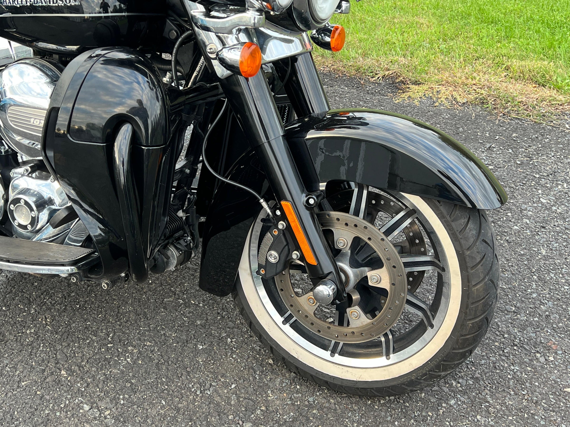 2014 HarleyDavidson Ultra Classic Limited FLHTK 103" 6Speed w/ Extra