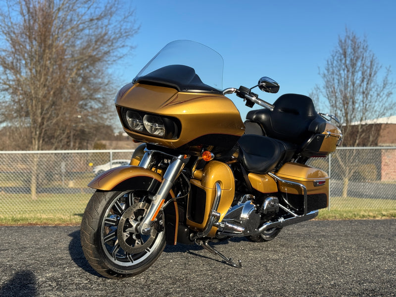 2017 Harley-Davidson Touring Road Glide Ultra FLTRU 107 Milwaukee 8 w/ only 16k Miles & Extras! - $14,995