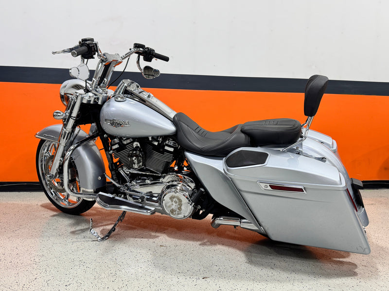 2019 Harley-Davidson Road King FLHR Custom Bars Chrome Front Wheel Forks and Tons of Extras!!!! $12,995