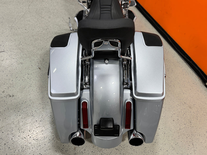 2019 Harley-Davidson Road King FLHR Custom Bars Chrome Front Wheel Forks and Tons of Extras!!!! $12,995