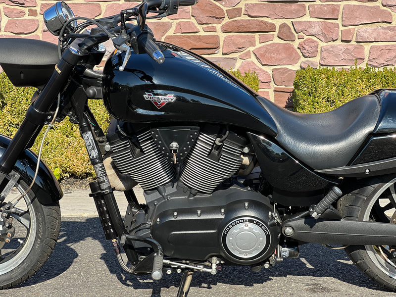 American Classic Motors 2013 Victory Hammer 8-Ball 106" Freedom V-Twin 6-Speed Only 10k Miles! - $7,495
