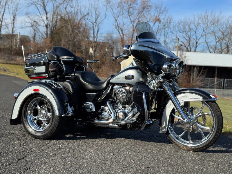 Harley-Davidson 2013 Harley-Davidson TriGlide Ultra Classic FLHTCUTG Trike PM Chrome Wheels Low Miles w/ Thousands in Extras! $23,995