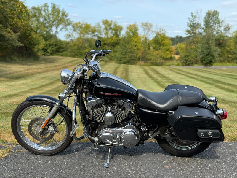 Harley-Davidson motorcycle 2005 Harley-Davidson Sportster 1200 Custom XL1200C One Owner, Clean Carfax! $3,495