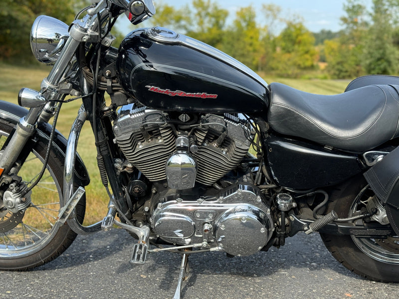 Harley-Davidson motorcycle 2005 Harley-Davidson Sportster 1200 Custom XL1200C One Owner, Clean Carfax! $3,495