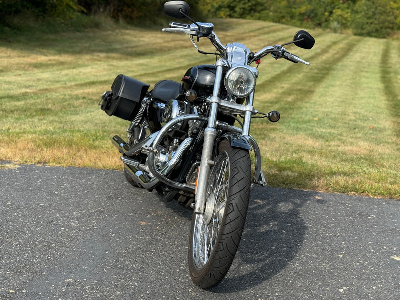 Harley-Davidson motorcycle 2005 Harley-Davidson Sportster 1200 Custom XL1200C One Owner, Clean Carfax! $3,495