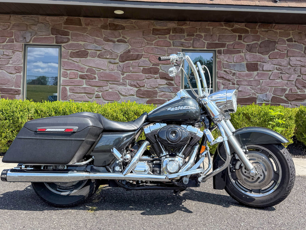 Harley-Davidson Motorcycle 2006 Harley-Davidson Road King Custom FLHRSI Extras! Low Miles! Chrome Bars and Controls! $7,995