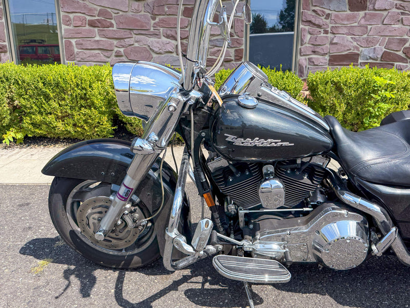 Harley-Davidson Motorcycle 2006 Harley-Davidson Road King Custom FLHRSI Extras! Low Miles! Chrome Bars and Controls! $7,995