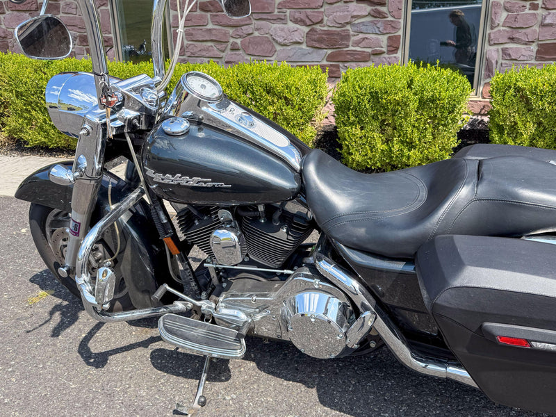 Harley-Davidson Motorcycle 2006 Harley-Davidson Road King Custom FLHRSI Extras! Low Miles! Chrome Bars and Controls! $7,995