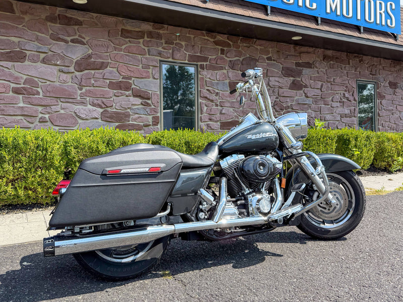Harley-Davidson Motorcycle 2006 Harley-Davidson Road King Custom FLHRSI Extras! Low Miles! Chrome Bars and Controls! $7,995