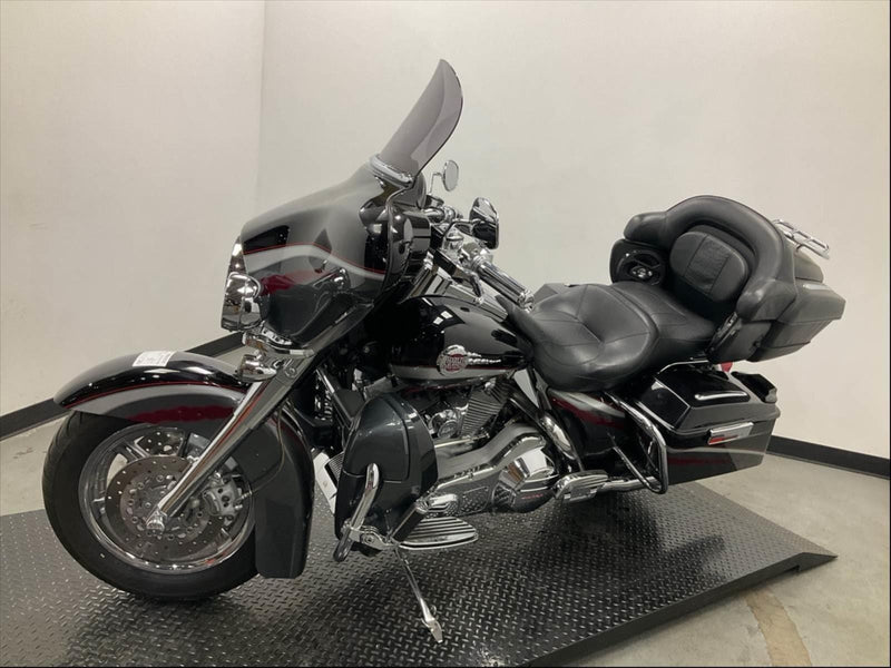 Harley-Davidson Motorcycle 2006 Harley-Davidson Screamin' Eagle Electra Glide Ultra Classic® FLHTCUSE CVO in Excellent Condition w/ Extras! $10,995 (Sneak Peek Deal)