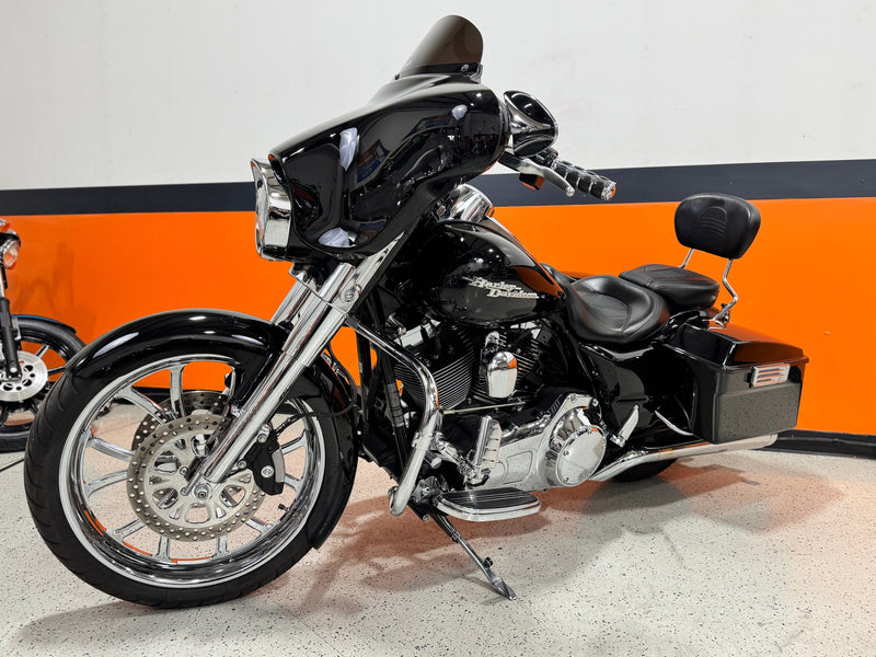 Harley-Davidson Motorcycle 2009 Harley-Davidson Street Glide FLHX One Owner True Duals Chrome Front End 21" Wheel w/ Tons of Extras! $9,995