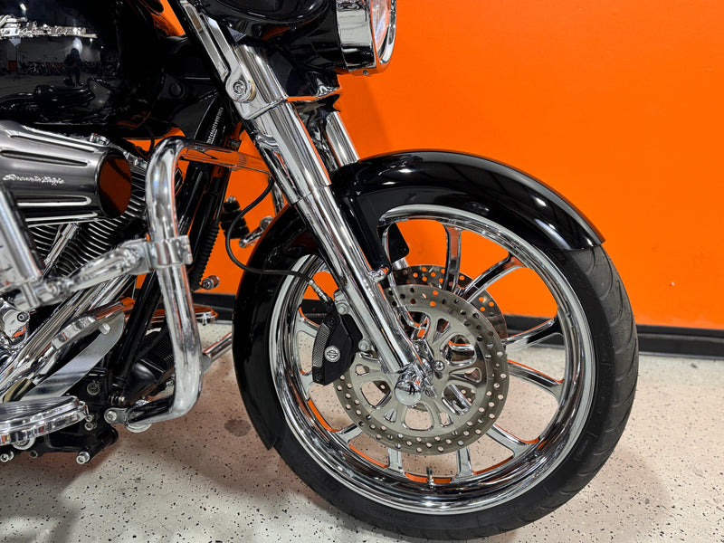 Harley-Davidson Motorcycle 2009 Harley-Davidson Street Glide FLHX One Owner True Duals Chrome Front End 21" Wheel w/ Tons of Extras! $9,995