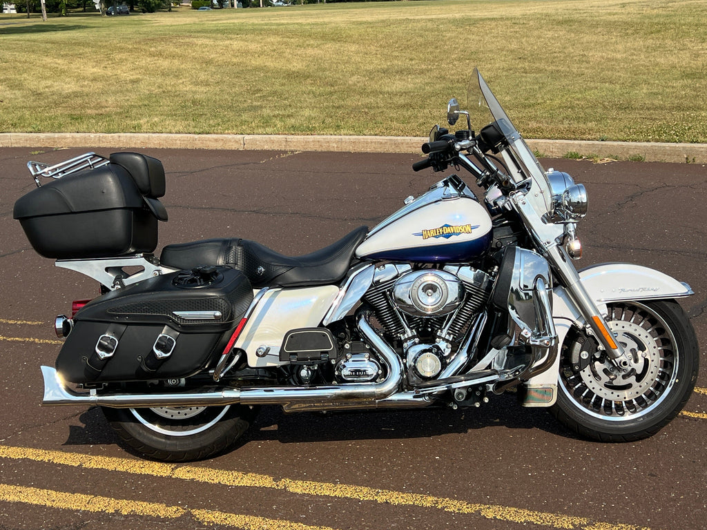 Harley-Davidson Motorcycle 2010 Harley-Davidson Road King Classic FLHRC Fishtails, Power Vision, & Many Extras! Custom Factory Color! $10,995