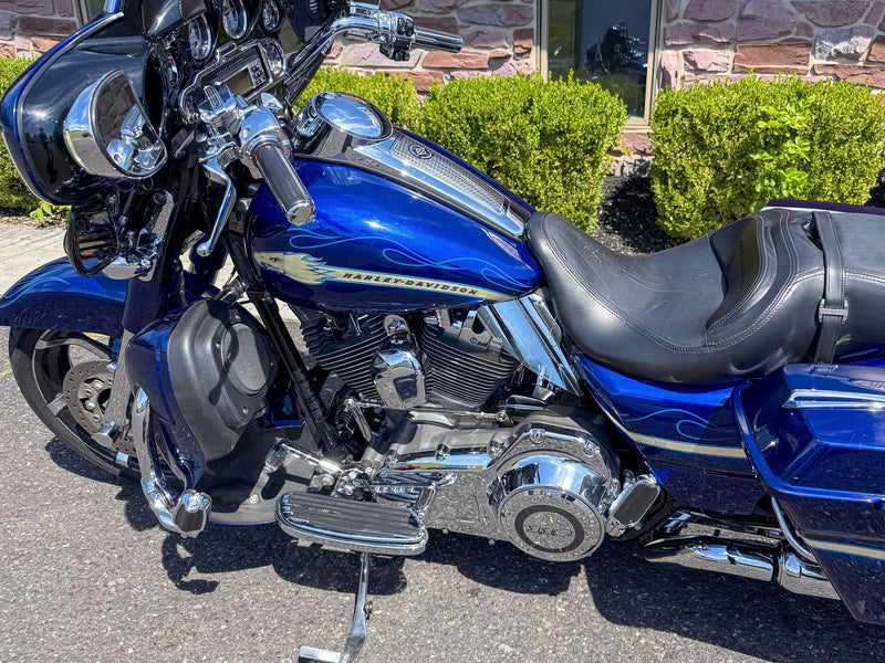 Harley-Davidson Motorcycle 2010 Harley-Davidson Screamin' Eagle CVO Street Glide FLHXSE 110" w/ Extras! $12,995