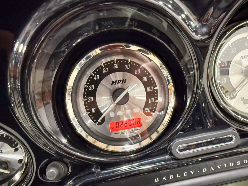 Harley-Davidson Motorcycle 2010 Harley-Davidson Screamin' Eagle CVO Street Glide FLHXSE 110" w/ Extras! $14,995