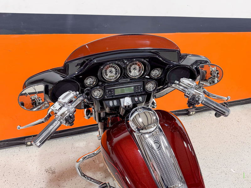 Harley-Davidson Motorcycle 2010 Harley-Davidson Screamin' Eagle CVO Street Glide FLHXSE 110" w/ Extras! $14,995