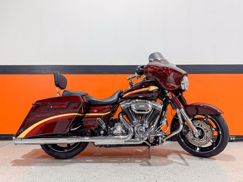 Harley-Davidson Motorcycle 2010 Harley-Davidson Screamin' Eagle CVO Street Glide FLHXSE 110" w/ Extras! $14,995