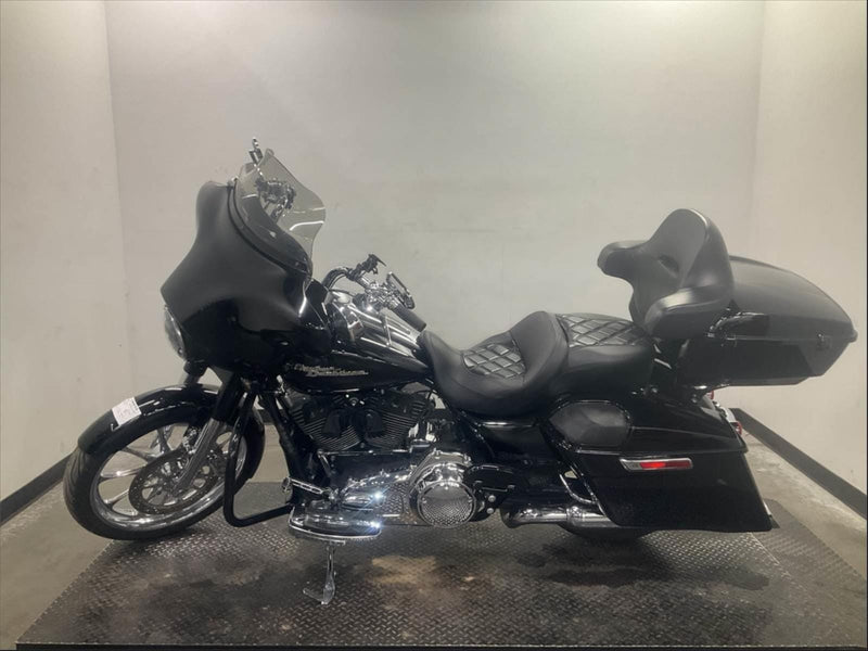 Harley-Davidson Motorcycle 2010 Harley-Davidson Street Glide FLHX One Owner True Duals Chrome Front End 21" Wheels w/ Tons of Extras! $10,995 (In Transit)