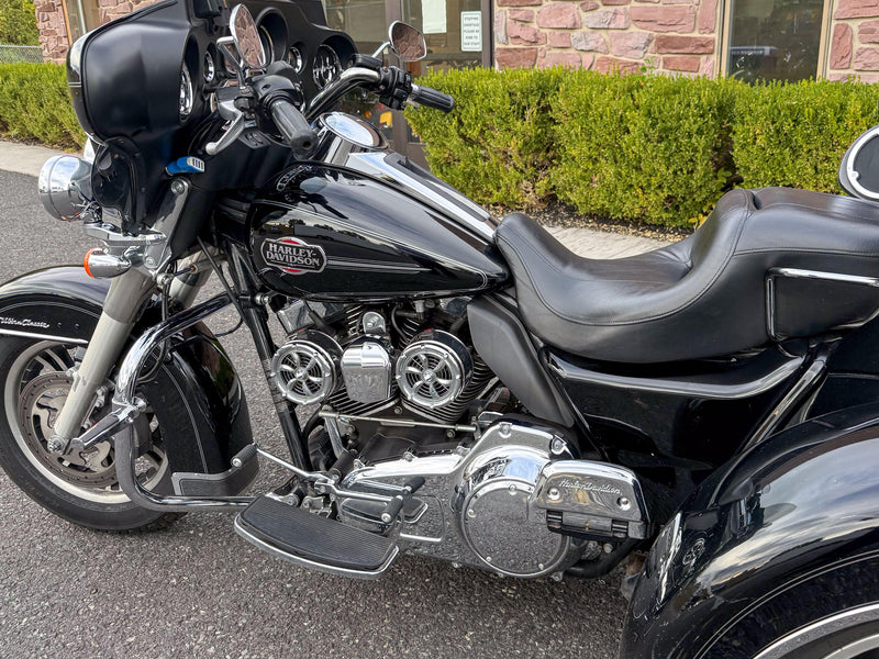 Harley-Davidson Motorcycle 2010 Harley-Davidson Triglide Ultra Classic FLHTCUTG Trike Low Miles & Many Extras! $18,995