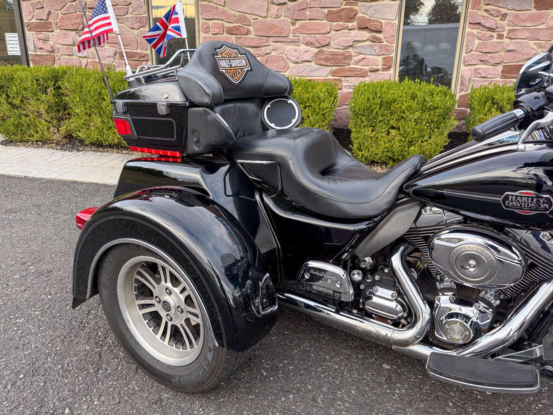 Harley-Davidson Motorcycle 2010 Harley-Davidson Triglide Ultra Classic FLHTCUTG Trike Low Miles & Many Extras! $18,995