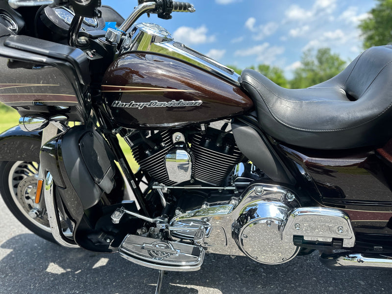 Harley-Davidson Motorcycle 2011 Harley-Davidson Road Glide Ultra FLTRU 103"/6-Speed One owner w/ Many Extras! $11,995