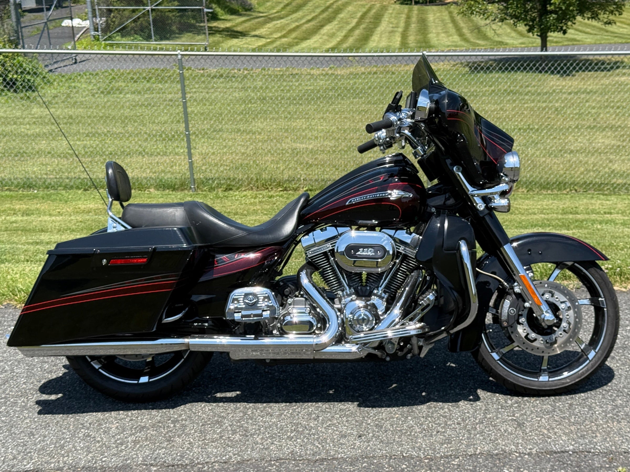 2011 Harley Davidson Screamin' Eagle Street Glide FLHXSE2 CVO 110