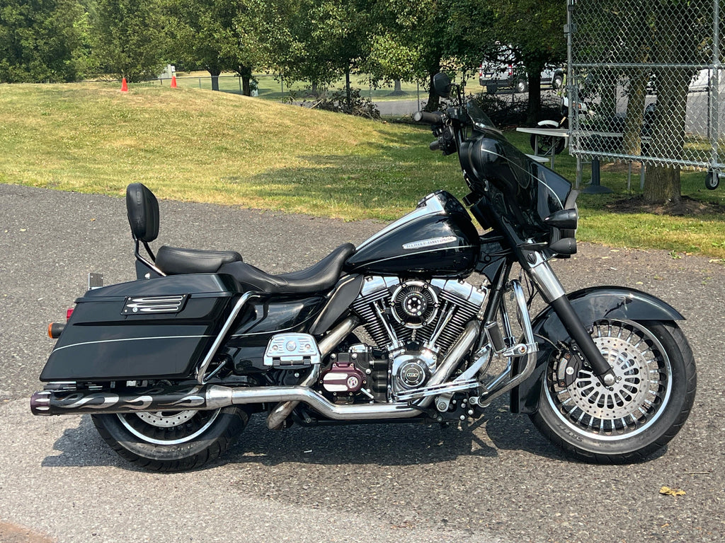 Harley-Davidson Motorcycle 2011 Harley-Davidson Touring Electra Glide Ultra Limited FLHTK 103" 6-Speed One Owner Low Miles Extras! $10,995