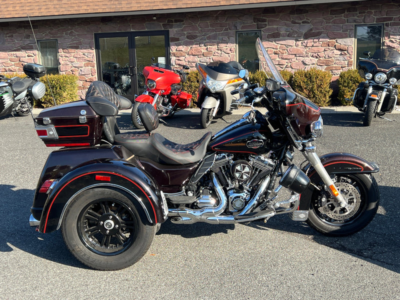 Harley-Davidson Motorcycle 2011 Harley-Davidson Triglide Ultra Classic FLHTCUTG Trike One Owner w/ True Duals & Extras! $19,995