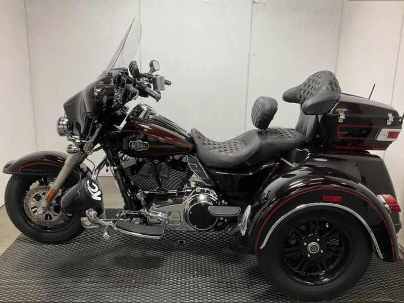 Harley-Davidson Motorcycle 2011 Harley-Davidson Triglide Ultra Classic FLHTCUTG Trike One Owner w/ True Duals & Extras! $19,995 (Sneak Peek Deal)