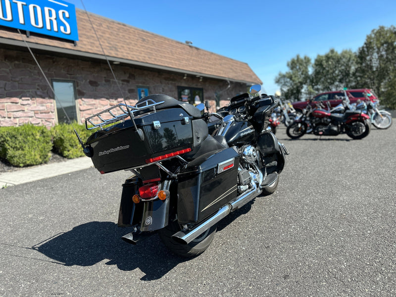 Harley-Davidson motorcycle 2012 Harley-Davidson Touring Road Glide Ultra FLTRU One-Owner Clean Carfax! - $9,995