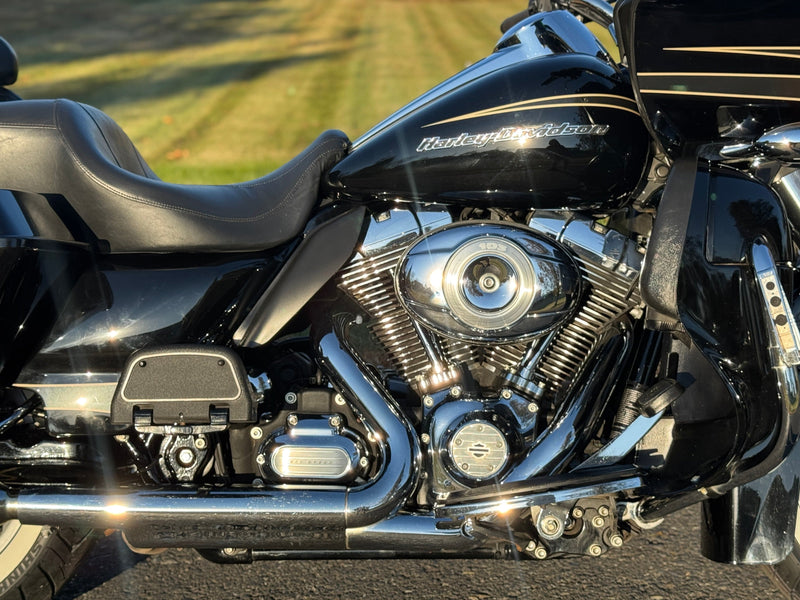 Harley-Davidson motorcycle 2012 Harley-Davidson Touring Road Glide Ultra FLTRU One-Owner Clean Carfax! - $9,995