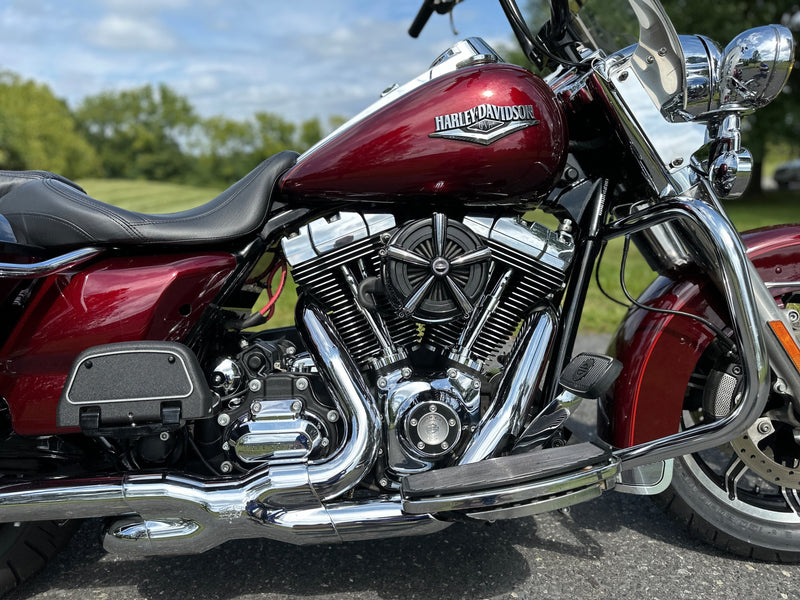 Harley-Davidson Motorcycle 2014 Harley-Davidson Road King FLHR One Owner w/ Power Duals, Bars, & Extras! $10,995