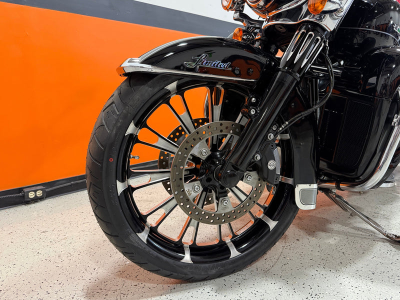 Harley-Davidson Motorcycle 2015 Harley-Davidson Limited FLHTK w/ Extras! $15,995