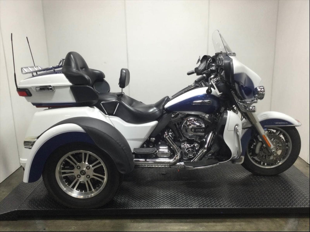Harley-Davidson Motorcycle 2015 Harley-Davidson Triglide Ultra Classic FLHTCUTG Trike Two-Tone w/ Extras! $19,995 (Sneak Peek Deal)