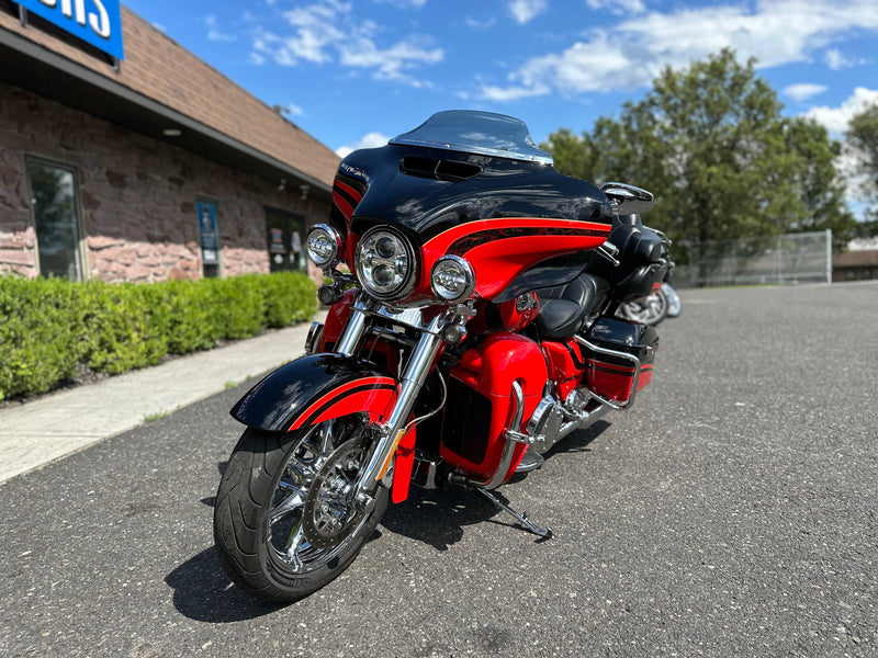 Harley-Davidson Motorcycle 2016 Harley-Davidson 110" CVO Screamin' Eagle Ultra Classic Limited FLHTKSE Low Miles One Owner $20,995