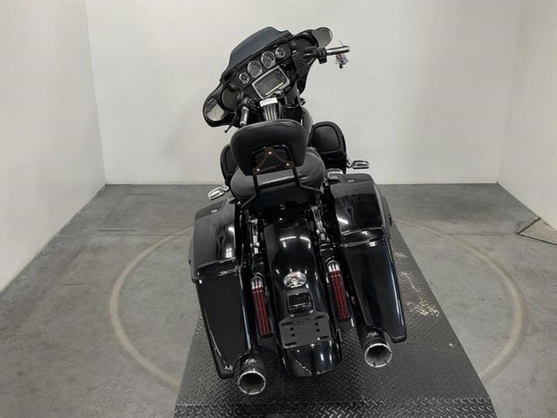 Harley-Davidson Motorcycle 2016 Harley-Davidson Screamin' Eagle CVO Street Glide FLHXSE 110" Loaded! One Owner! Comes w/ New Seat $16,995 (Sneak Peek Deal)