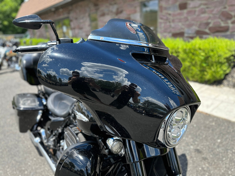 Harley-Davidson Motorcycle 2016 Harley-Davidson Screamin' Eagle CVO Street Glide FLHXSE 110" One Owner Low Miles w/ Bars & Detachable Tourpak $19,995