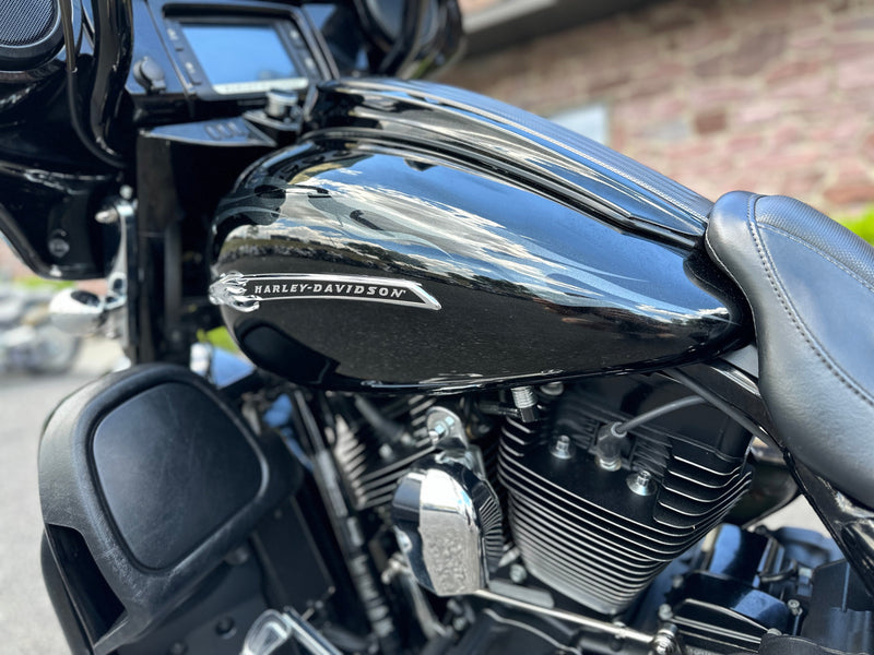 Harley-Davidson Motorcycle 2016 Harley-Davidson Screamin' Eagle CVO Street Glide FLHXSE 110" One Owner Low Miles w/ Bars & Detachable Tourpak $19,995