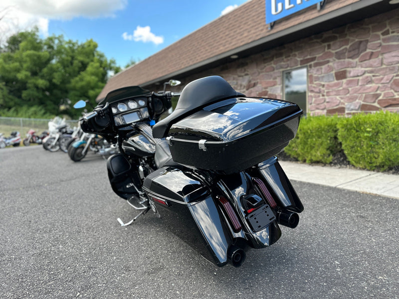 Harley-Davidson Motorcycle 2016 Harley-Davidson Screamin' Eagle CVO Street Glide FLHXSE 110" One Owner Low Miles w/ Bars & Detachable Tourpak $19,995