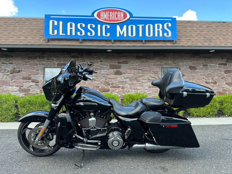 Harley-Davidson Motorcycle 2016 Harley-Davidson Screamin' Eagle CVO Street Glide FLHXSE 110" One Owner Low Miles w/ Bars & Detachable Tourpak $19,995